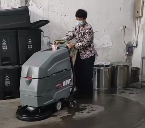 粗糙的水泥地板可以用洗地機清洗嗎？